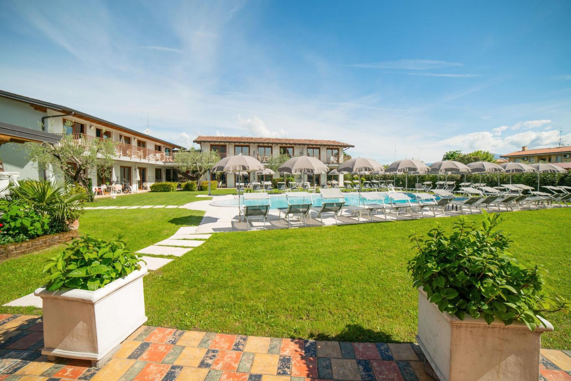 Residence Molino - Holiday Apartments Manerba del Garda Bagian luar foto