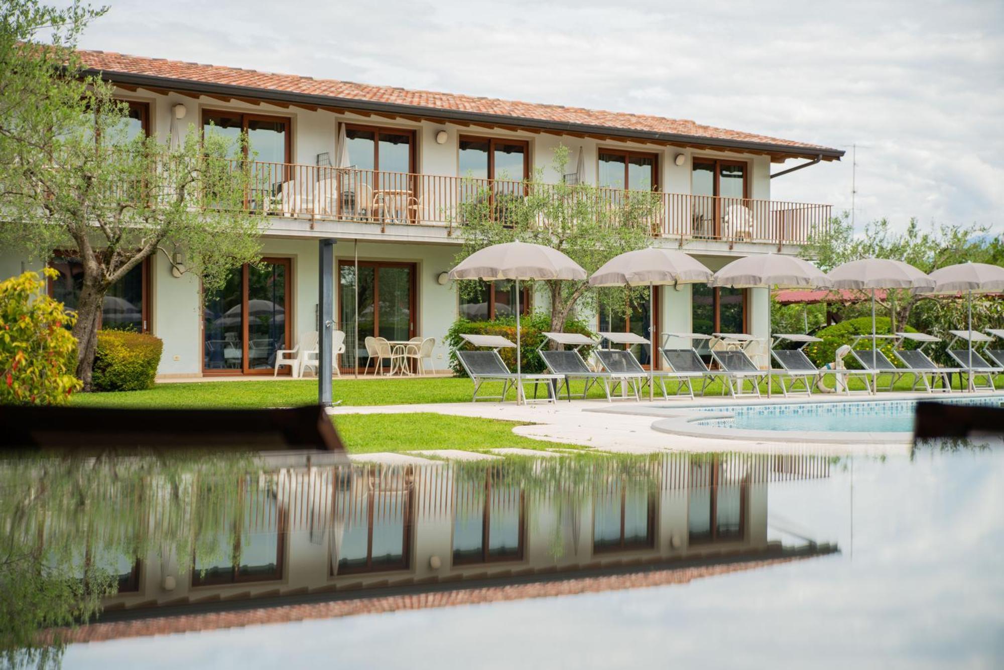 Residence Molino - Holiday Apartments Manerba del Garda Bagian luar foto