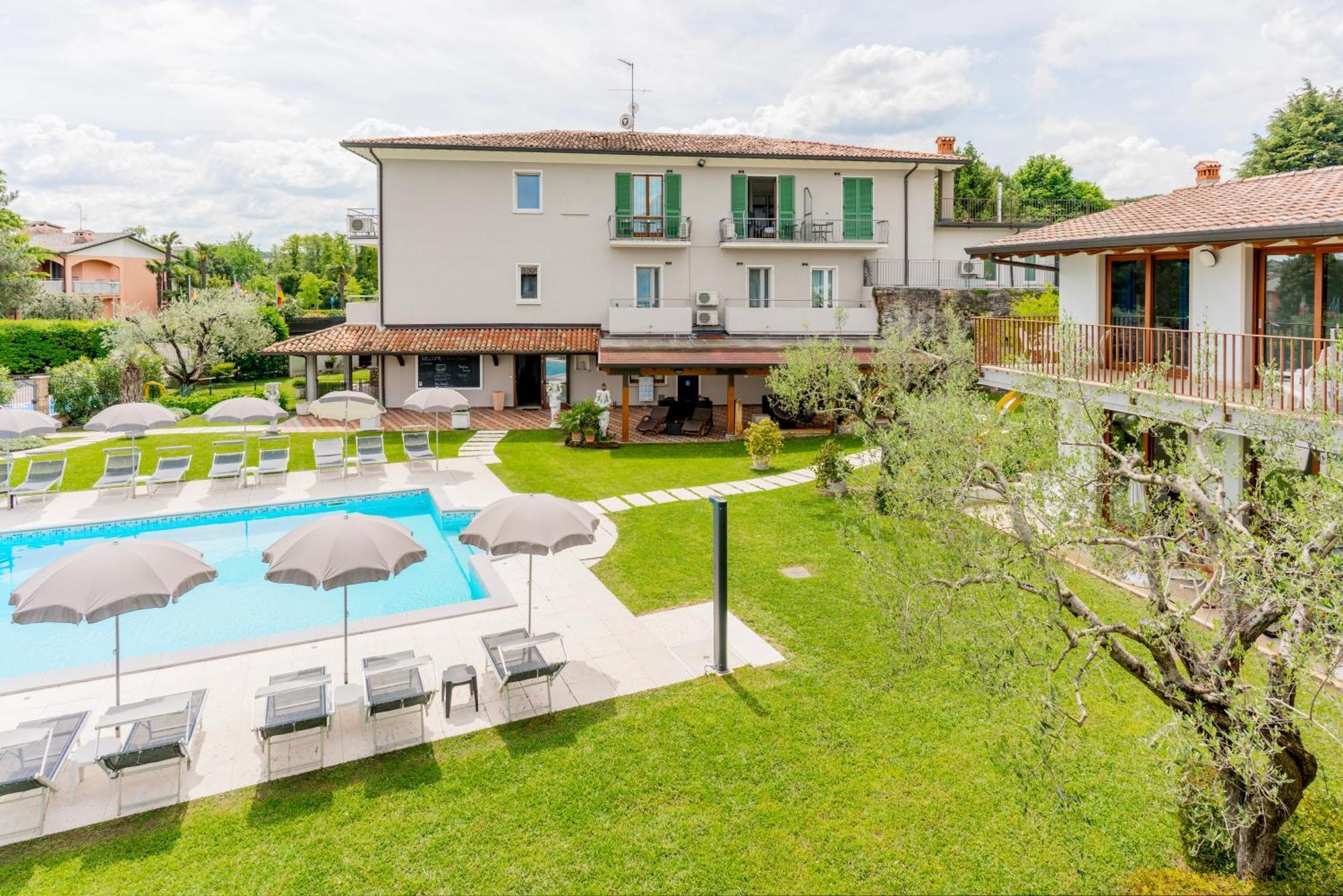 Residence Molino - Holiday Apartments Manerba del Garda Bagian luar foto