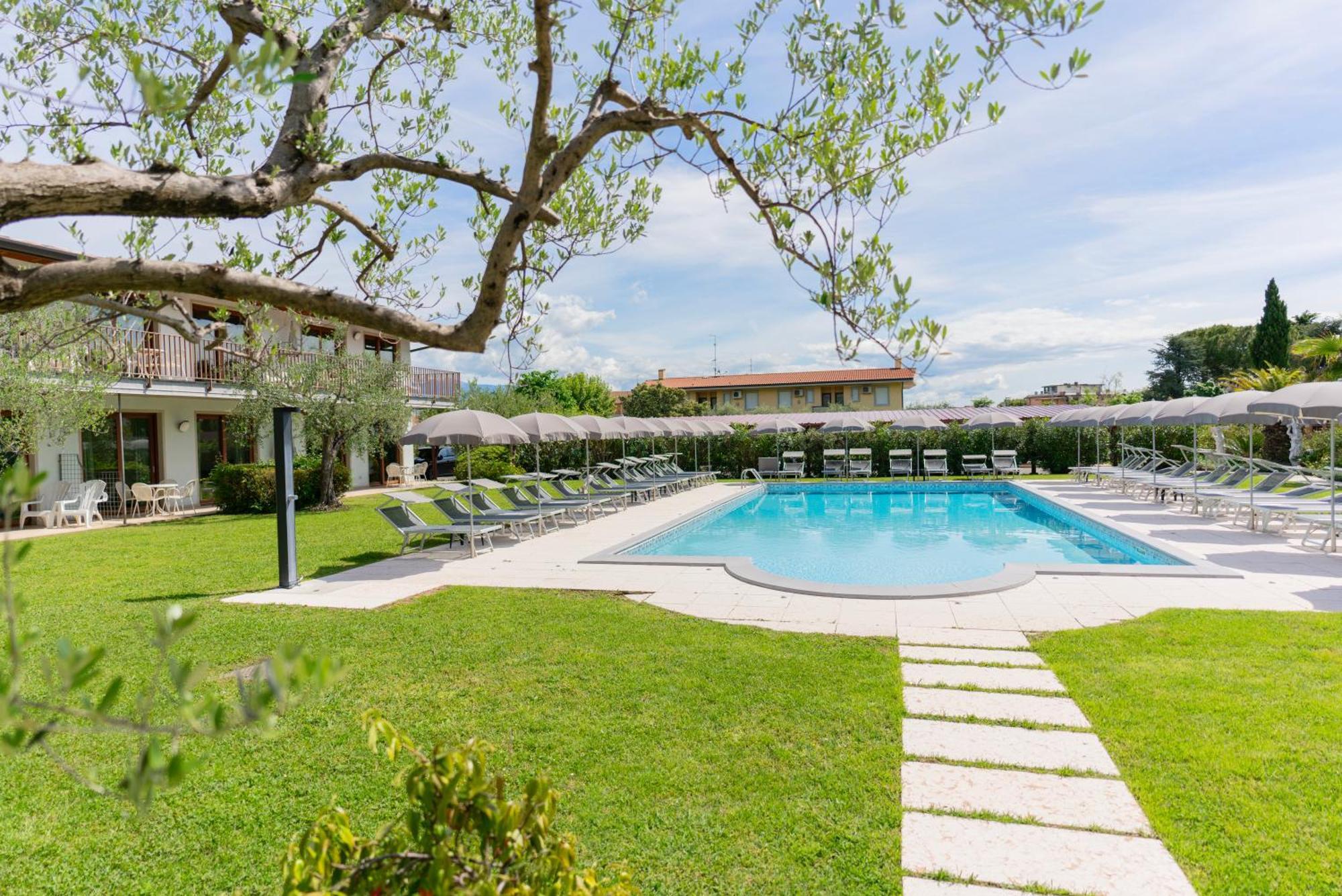Residence Molino - Holiday Apartments Manerba del Garda Bagian luar foto